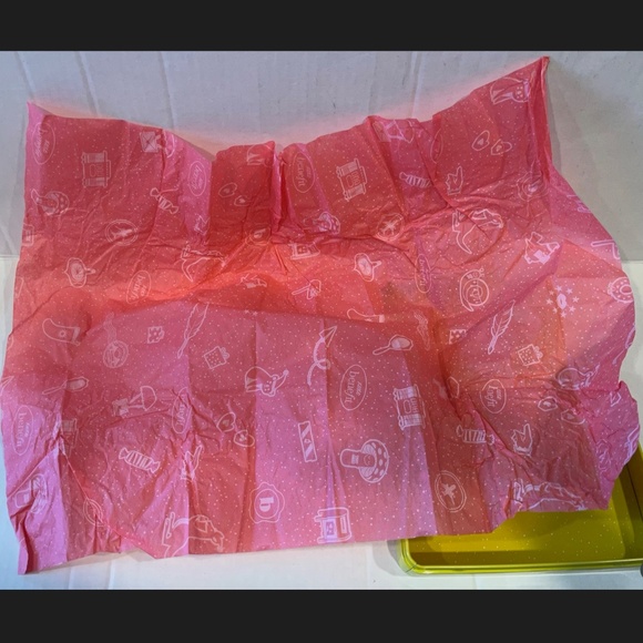 Benefit Cosmetics ~ Laughter is the Best Cosmetic ~ Happy Holidays Postcard Tin - Picture 9 of 9